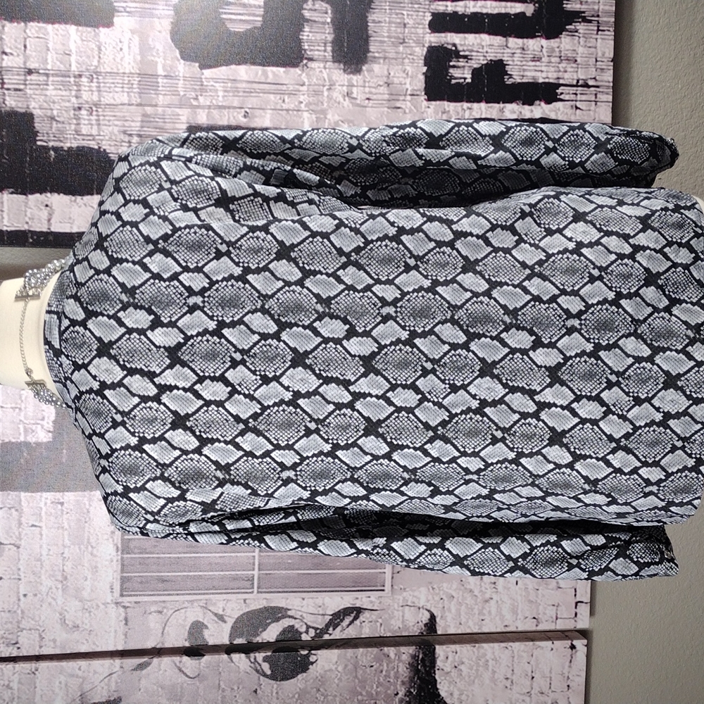 Michael Michael Kors Snake Print Blouse EUC - Picture 3 of 6